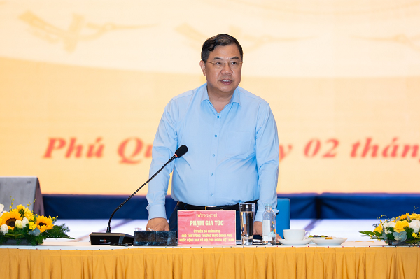 Ph&oacute; Thủ tướng Thường trực Ch&iacute;nh phủ Phạm Gia T&uacute;c ph&aacute;t biểu tại cuộc họp r&agrave; so&aacute;t tiến độ triển khai c&aacute;c dự &aacute;n hạ tầng phục vụ APEC 2027