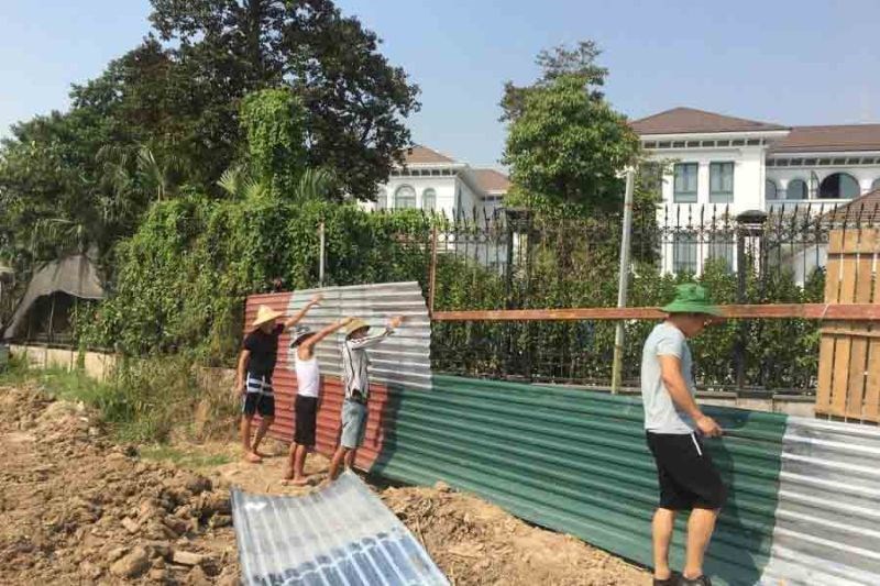 Khi 50 ph&#226;n đất l&#224;m lệch cả một m&#225;i nh&#224;  - Ảnh 1
