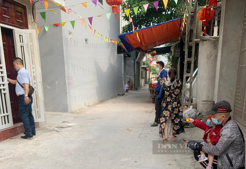 M&ocirc;i giới l&acirc;m cảnh kh&oacute; xử khi kh&aacute;ch h&agrave;ng mất cọc. (ảnh Nguyễn Minh)