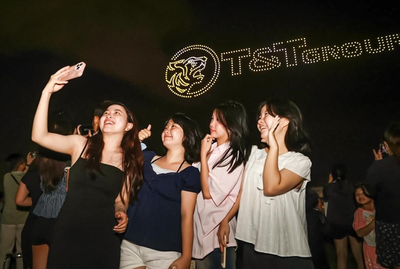 Kỳ ảo m&#224;n tr&#236;nh diễn &#225;nh s&#225;ng – c&#244;ng nghệ tại đại nhạc hội tr&#234;n Th&#224;nh phố Thi&#234;n ni&#234;n kỷ T&amp;T City Millennia - Ảnh 7
