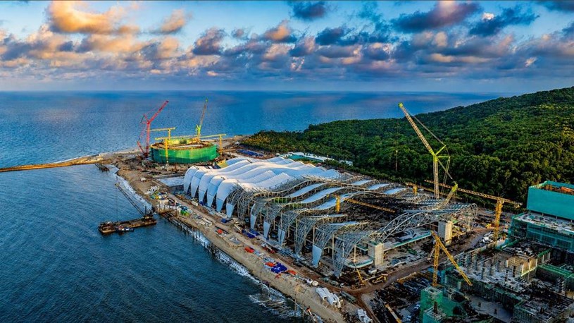 Hơn 17.000 lao động đang l&agrave;m việc tại c&aacute;c dự &aacute;n trọng điểm phục vụ APEC 2027. Ảnh: &Aacute;nh Dương.
