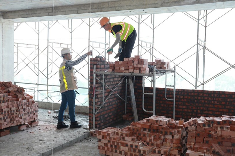 C&ocirc;ng t&aacute;c thi c&ocirc;ng phần th&ocirc; đang được triển khai đồng loạt ở cả 3 t&ograve;a&nbsp;