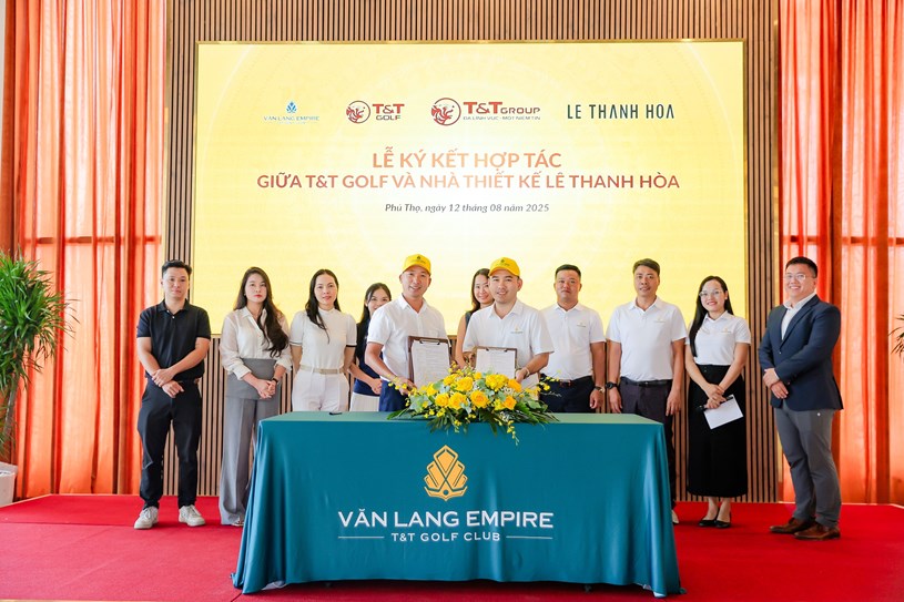 &Ocirc;ng Nhữ Văn Hoan- TGĐ T&amp;T Golf v&agrave; Nh&agrave; thiết kế L&ecirc; Thanh H&ograve;a tại lễ k&yacute; kết hợp t&aacute;c