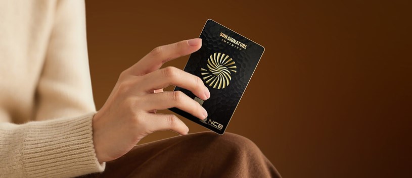 Thẻ đồng thương hiệu NCB Visa Sun Signature - Ảnh: DNCC