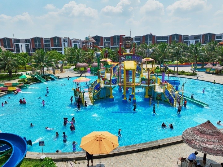 VinWonders Water Park thu h&uacute;t đ&ocirc;ng đảo cư d&acirc;n v&agrave; du kh&aacute;ch đến trải nghiệm. (Ảnh: Vinhomes)