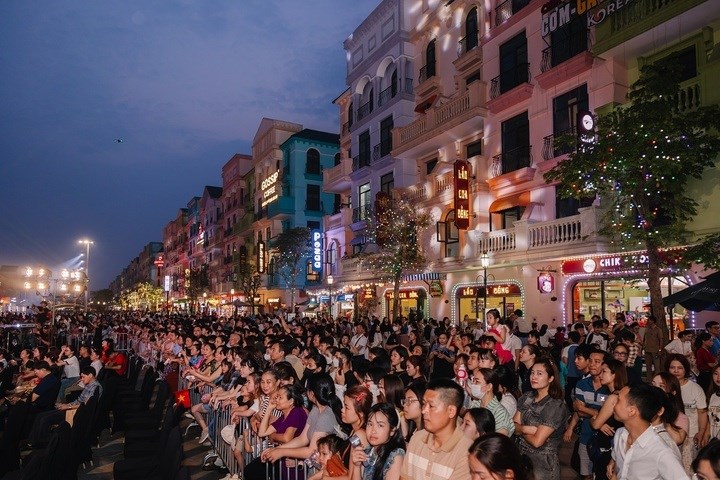 Chuỗi sự kiện, lễ hội diễn ra li&ecirc;n tục, thu h&uacute;t biển người đổ về Ocean City, tạo nhịp sống s&ocirc;i động suốt quanh năm.