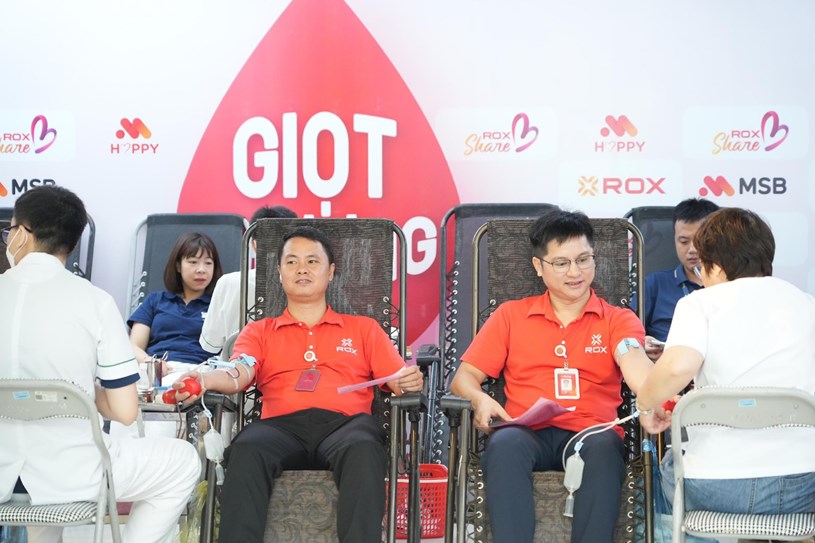 C&aacute;n bộ nh&acirc;n vi&ecirc;n ROX Group c&ugrave;ng nhau tham gia hiến m&aacute;u, lan tỏa y&ecirc;u thương v&agrave; &lsquo;tr&aacute;ch nhiệm chủ động&rsquo; với cộng đồng.