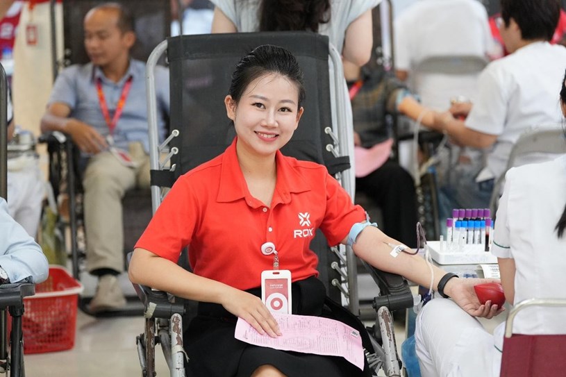 Một c&aacute;nh tay được đưa ra l&agrave; rất nhiều y&ecirc;u thương v&agrave; hi vọng được gửi trao.