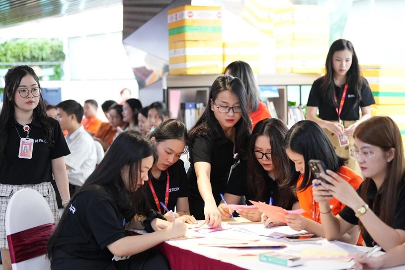 Sự nhiệt t&igrave;nh của c&aacute;c t&igrave;nh nguyện vi&ecirc;n đ&atilde; g&oacute;p phần lan tỏa năng lượng t&iacute;ch cực v&agrave; g&oacute;p sức v&agrave;o th&agrave;nh c&ocirc;ng của Giọt thương 2025.
