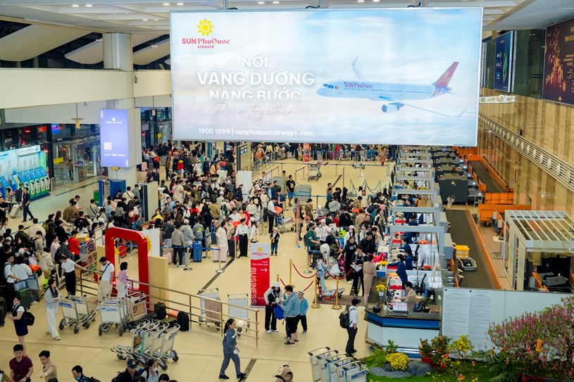 Lượng kh&aacute;ch du lịch đến Đ&agrave; Nẵng tăng trưởng ấn tượng, tạo nguồn cầu lưu tr&uacute; dồi d&agrave;o cho khu vực ph&iacute;a Nam trung t&acirc;m. Ảnh: &Aacute;nh Dương.