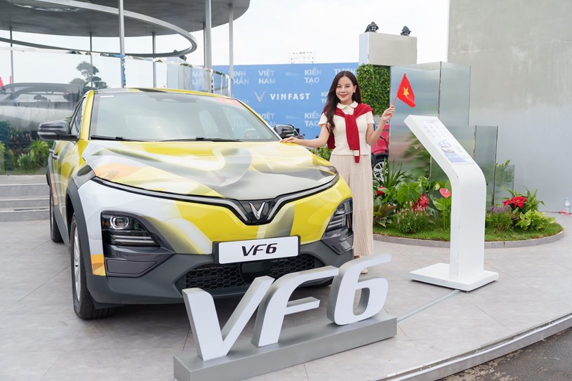 VinFast g&#226;y “cho&#225;ng” tại Trung t&#226;m Triển l&#227;m Việt Nam bằng d&#224;n xe “khủng”: Bộ đ&#244;i Lạc Hồng 900 LX tạo ấn tượng mạnh - Ảnh 5