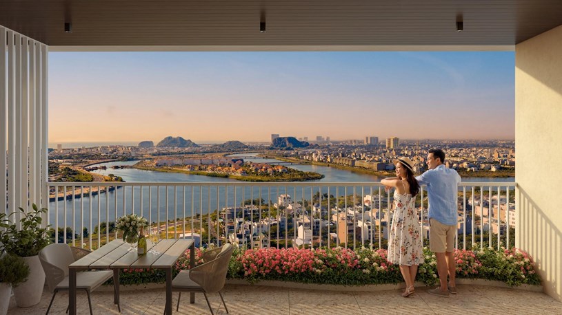 Tầm nh&igrave;n panorama đắt gi&aacute; từ ban c&ocirc;ng penthouse mang đến đặc quyền thưởng l&atilde;m cảnh quan trọn vẹn m&agrave; vẫn đảm bảo t&iacute;nh ri&ecirc;ng tư. Ảnh minh họa: Sun Property.