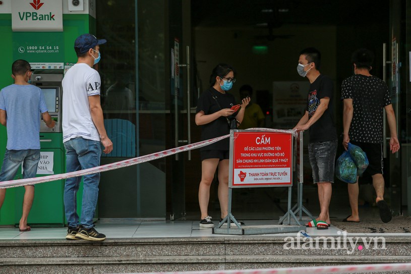 BQL t&ograve;a nh&agrave; quản l&yacute; chặt chẽ cư d&acirc;n ra v&agrave;o t&ograve;a nh&agrave;.