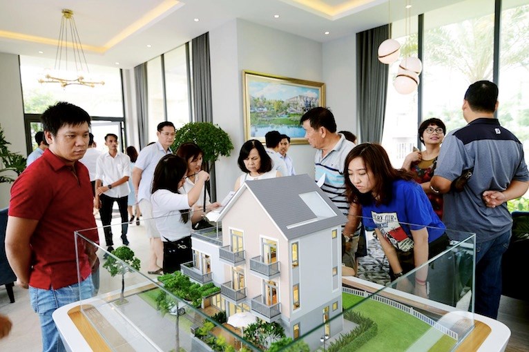 THU NHẬP 50 TRIỆU/TH&#193;NG VAY 1,3 TỶ MUA NH&#192;, VỢ CHỒNG TRẺ RƠI V&#192;O BẪY NỢ NẦN  - Ảnh 1