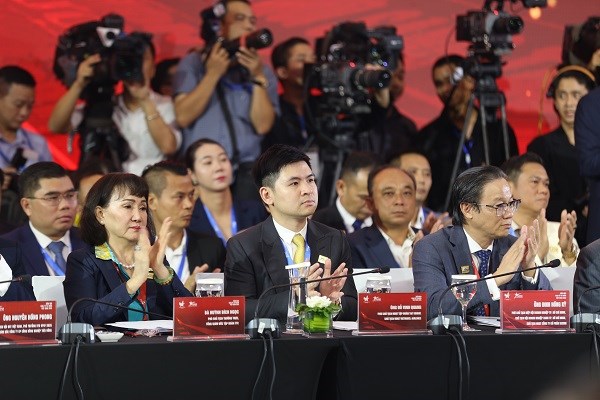 Quang cảnh Phi&ecirc;n đối thoại cấp cao Diễn đ&agrave;n Kinh tế tư nh&acirc;n Việt Nam 2025.