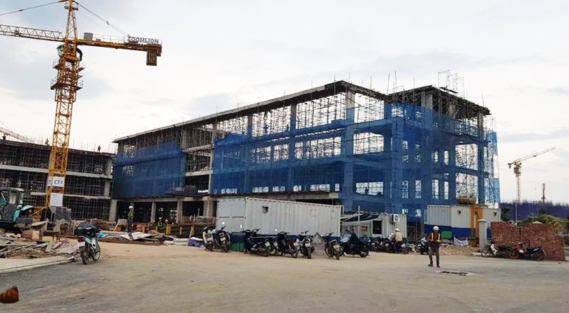 Bên trong đại đô thị nằm tại Tây Mỗ, Đại Mỗ thuộc quận Nam Từ Liêm (Hà Nội) này của Vinhomes có bệnh viện, trường học. Khu trường học đang được triển khai xây dựng, dự kiến hoàn thành đầu năm 2020. 