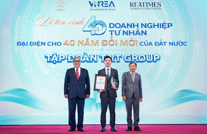 Ph&oacute; Chủ tịch HĐQT T&amp;T Group Đỗ Vinh Quang tại lễ vinh danh.