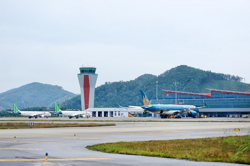 Sân bay Quốc tế Vân Đồn là sân bay tư nhân đầu tiên của Việt Nam do Sun Group xây dựng, là mảnh ghép hoàn thiện bộ ba giao thông không - thủy - bộ tại Quảng Ninh.  