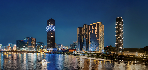 Tại Việt Nam, khu căn hộ Marriott &amp; JW Marriott Residences, Grand Marina, Saigon hay The Ritz-Carlton Residences, Hanoi tại The Grand kh&ocirc;ng chỉ hiện thực h&oacute;a kh&ocirc;ng gian sống h&agrave;ng hiệu, m&agrave; c&ograve;n mang đến &ldquo;tấm hộ chiếu&rdquo; dẫn lối v&agrave;o cộng đồng k&iacute;n đ&aacute;o v&agrave; tinh hoa bậc nhất của Marriott tr&ecirc;n to&agrave;n cầu