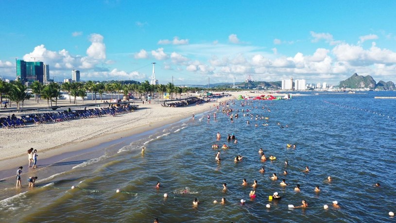 Tọa lạc ở vị tr&iacute; đẹp, Sun Elite City đ&oacute;n trọn d&ograve;ng kh&aacute;ch du lịch quốc tế đến Vịnh Hạ Long. Ảnh: &Aacute;nh Dương