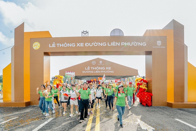 Gần 5.000 người đ&atilde; tham gia chương tr&igrave;nh đi bộ đồng h&agrave;nh &ldquo;Chung tay x&acirc;y dựng phường B&igrave;nh Trưng xanh &ndash; văn minh &ndash; hiện đại &ndash; nghĩa t&igrave;nh&rdquo; tại khu đ&ocirc; thị The Global City