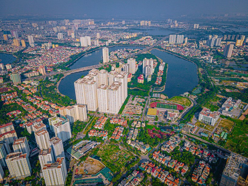 Phường Ho&agrave;ng Liệt nằm ở ph&iacute;a T&acirc;y Nam quận Ho&agrave;ng Mai, c&oacute; diện t&iacute;ch 4,85 km2. Tổng d&acirc;n số của phường hơn 92.000 người, bằng lượng d&acirc;n của khoảng 10 phường kh&aacute;c. D&acirc;n cư đổ về đ&ocirc;ng khiến Ho&agrave;ng Liệt trở th&agrave;nh phường đ&ocirc;ng d&acirc;n nhất H&agrave; Nội.