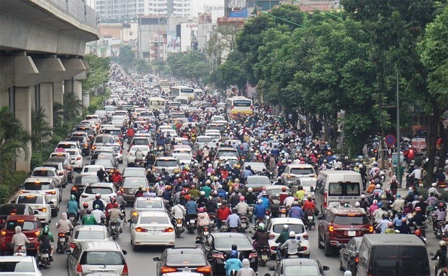 Tắc đường tr&ecirc;n đường Nguyễn Tr&atilde;i.