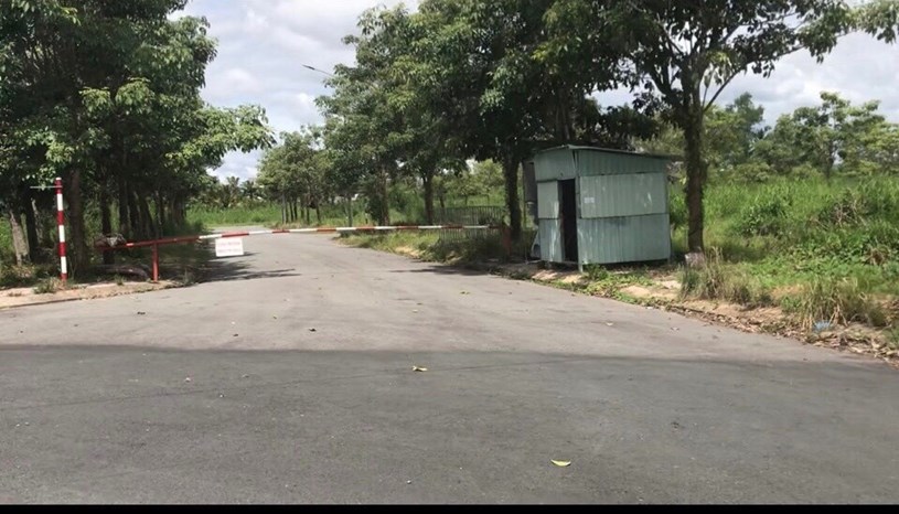 Hiện c&aacute;c lối v&agrave;o nền dự &aacute;n đều đ&oacute;ng cổng v&agrave; lập h&agrave;ng r&agrave;o.