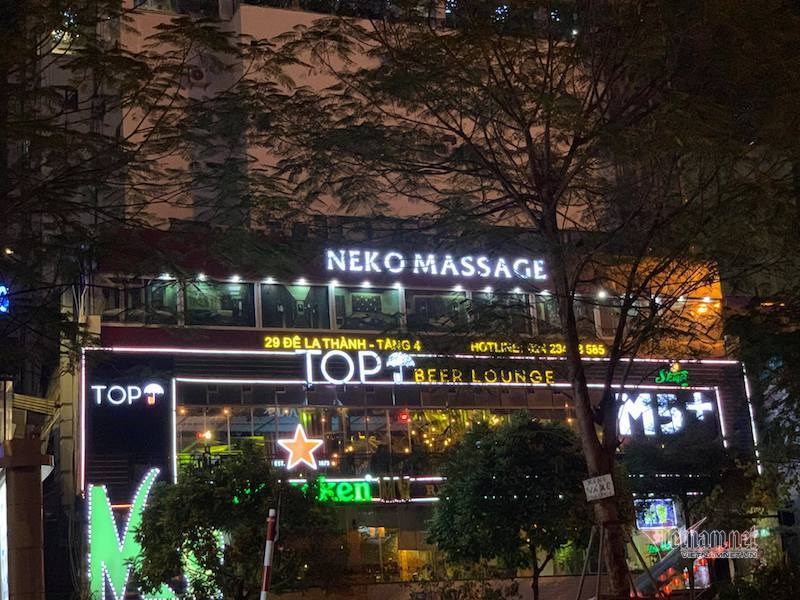 “Lên đời” từ nền chợ Ô Chợ Dừa cũ nhưng nhìn vào khu trung tâm thương mại OCD Plaza hiện nay đập ngay vào mắt là ánh đèn xanh đỏ của quán karaoke, massage, nhà hàng ăn nhậu…