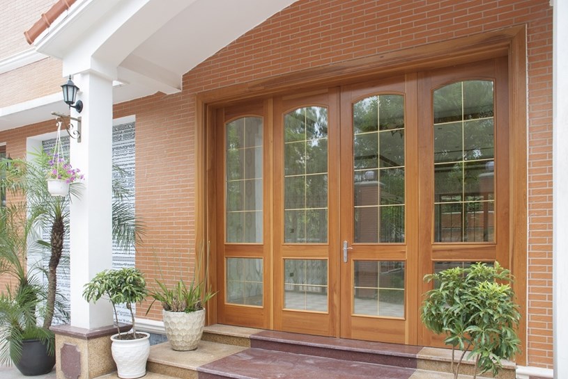 Cửa gỗ Eurowindow - N&eacute;t chấm ph&aacute; độc đ&aacute;o v&agrave; đẳng cấp cho c&ocirc;ng tr&igrave;nh. &nbsp;