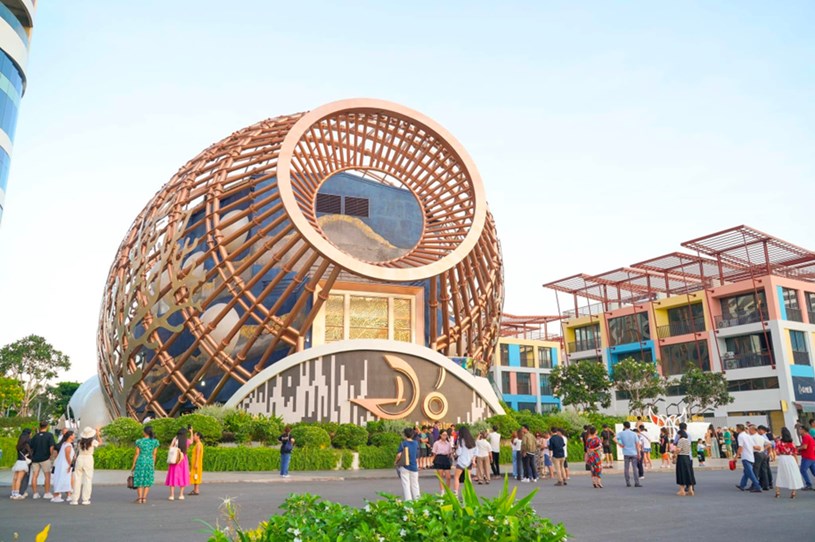 Du kh&aacute;ch tận hưởng c&aacute;c hoạt động trải nghiệm &amp; tiện &iacute;ch tại Libera Nha Trang