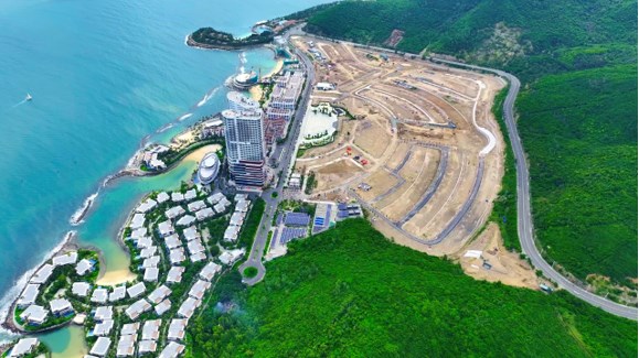 C&ocirc;ng trường La Ti&ecirc;n Villa nhộn nhịp mỗi ng&agrave;y, thi c&ocirc;ng đảm bảo tiện độ, sớm th&agrave;nh h&igrave;nh trong đ&ocirc; thị quốc tế đ&atilde; vận h&agrave;nh.