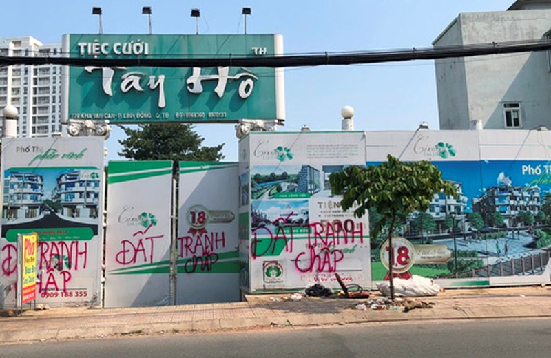 Sau khi nộp tiền mua đất nền dự &aacute;n&nbsp;CIVITAS Linh Đ&ocirc;ng, kh&aacute;ch h&agrave;ng "t&aacute; hỏa" thấy khu đất của&nbsp;Nam Việt Homes bị nghi ngờ l&agrave; "đất tranh chấp". Ảnh: Kienthuc.net