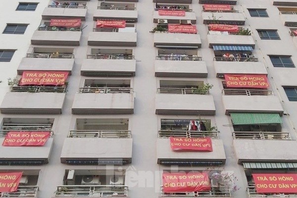 Cư dân nhiều chung cư mệt mỏi vì phải tranh đấu với chủ đầu tư đòi sổ đỏ căn hộ