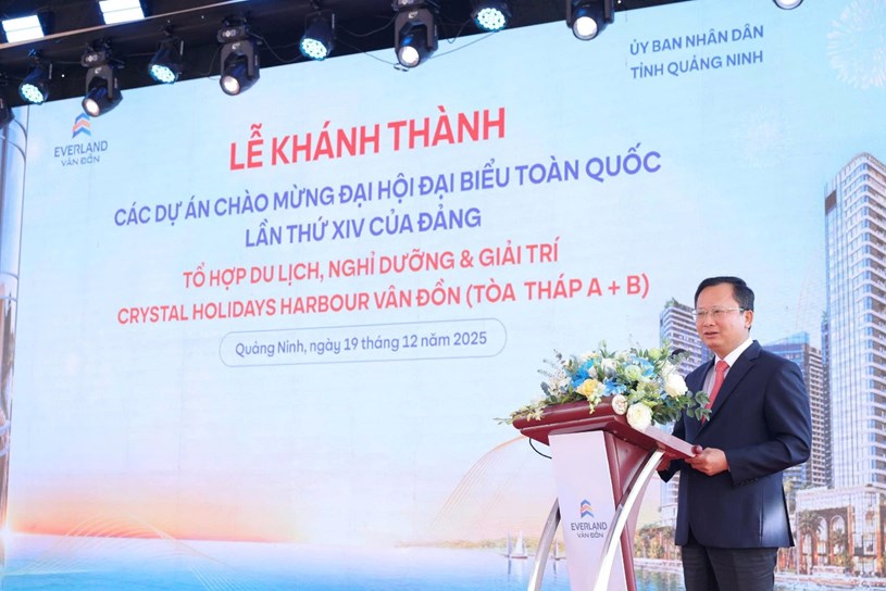 &Ocirc;ng Cao Tường Huy, Ủy vi&ecirc;n BTV Tỉnh ủy, B&iacute; thư Đảng ủy, Chủ tịch HĐND Đặc khu V&acirc;n Đồn ph&aacute;t biểu tại buổi lễ (Ảnh: Everland Group).