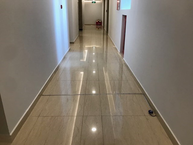 Hành lang tại chung cư cao cấp Sun Grand Ancora Residence của Sungroup hành lang chỉ rộng 1,74 mét chưa cả đạt mức tối thiểu của chung cư hạng A