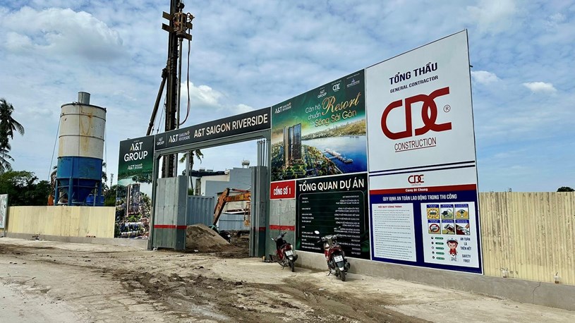 Lạ nhỉ, hơn 5.000 người "tranh nhau" 900 căn hộ chưa xong móng tại A&amp;T Saigon Riverside  - Ảnh 1