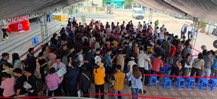 Mua nhà ở xã hội kiểu "đi cửa sau": Coi chừng tiền mất tật mang, ra đường đứng lúc nào không hay!  - Ảnh 1