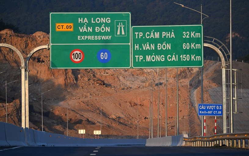 Cao tốc Hạ Long - Vân Đồn dài 60km với tổng mức đầu tư 12.000 tỷ đồng, đã thông xe ngày 30/12