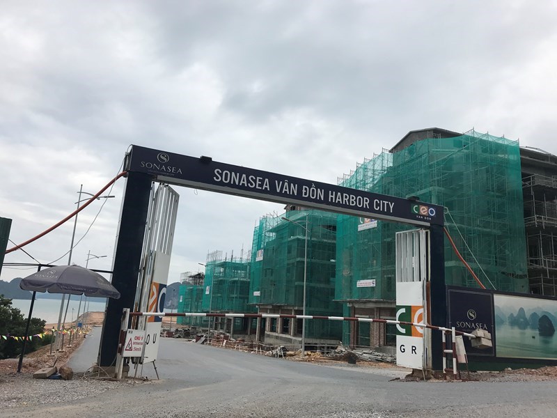 Nằm ngay cạnh đường 334 dự án Shophouse SonaSea Harbor City có vị trí vô cùng thuận lợi cho việc kinh doanh thương mại và thực sự là sản phẩm bất động sản vàng đầy tiềm năng cho các nhà đầu tư. (Ảnh chụp 2/9/2019)