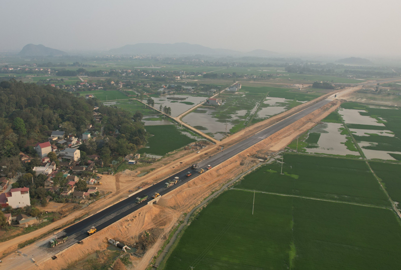 C&ocirc;ng ty CP Tập đo&agrave;n X&acirc;y dựng Miền Trung (trụ sở tại tỉnh Thanh H&oacute;a) đ&atilde; v&agrave; đang thực thực hiện h&agrave;ng loạt dự &aacute;n trọng điểm tr&ecirc;n khắp cả nước. Ảnh.NH.