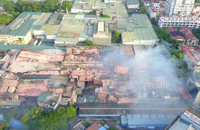 Hiện trường vụ cháy nhà xưởng Công ty Cổ phần Bóng đèn phích nước Rạng Đông.
