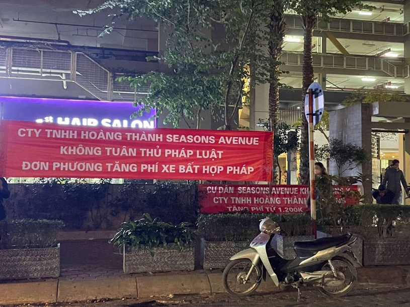 Băng r&#244;n đ&#243;n Tết đỏ rực của cư d&#226;n Seasons Avenue nhưng m&#224; n&#243;......lạ lắm - Ảnh 1