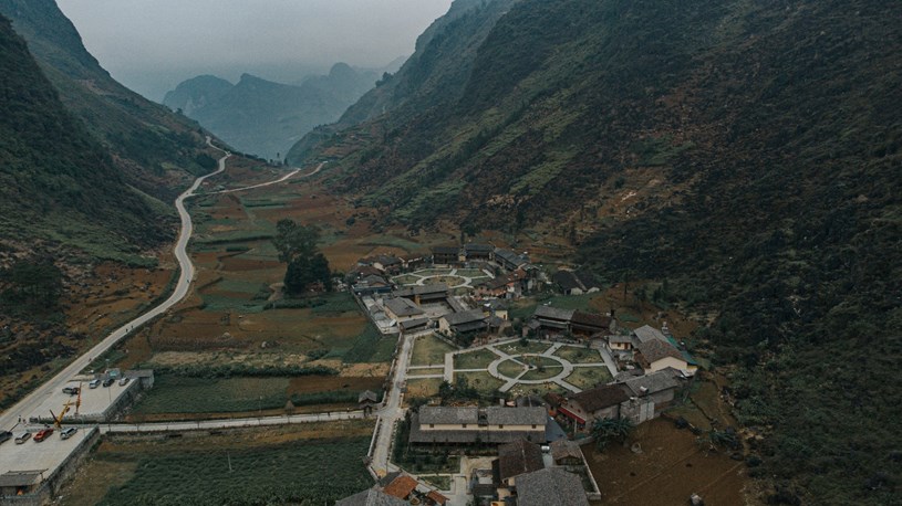 Ng&#244;i l&#224;ng đặc biệt nằm giữa những ngọn n&#250;i đ&#225; sừng sững ở H&#224; Giang  - Ảnh 4