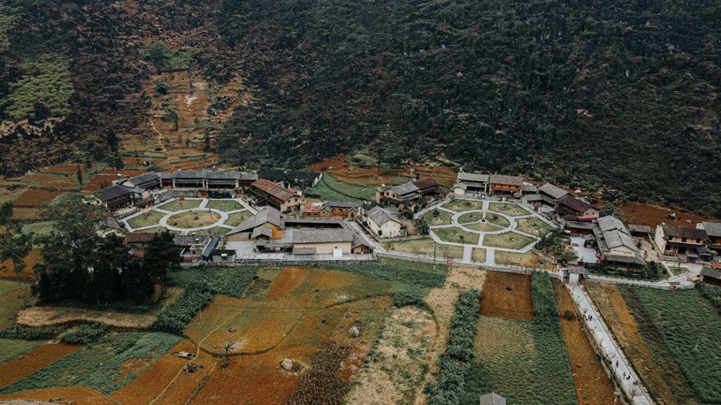 Ng&#244;i l&#224;ng đặc biệt nằm giữa những ngọn n&#250;i đ&#225; sừng sững ở H&#224; Giang  - Ảnh 2