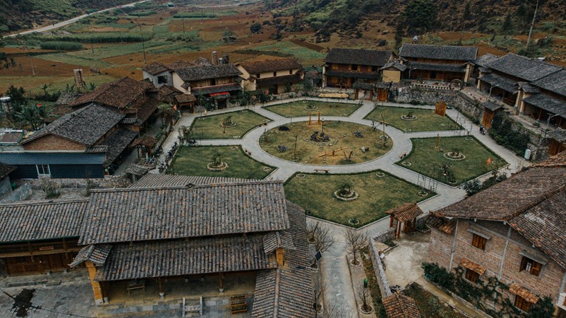 Ng&#244;i l&#224;ng đặc biệt nằm giữa những ngọn n&#250;i đ&#225; sừng sững ở H&#224; Giang  - Ảnh 1
