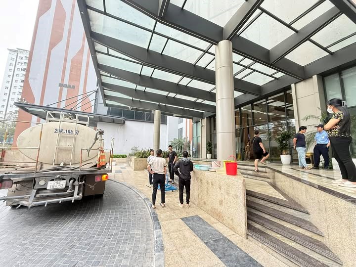 Sống ở “làng trên mây” nhưng ngày nào cũng sợ… mất nước: Cao cấp kiểu này ai dám tận hưởng? - Ảnh 1