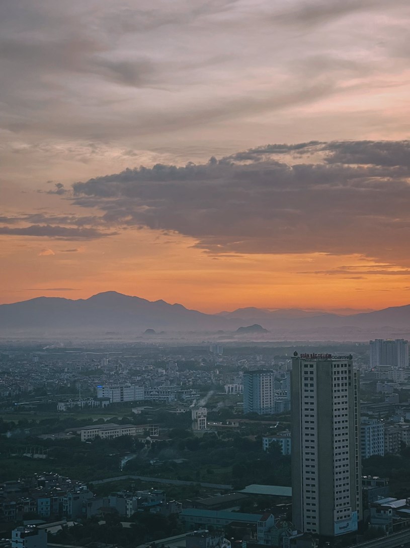 Tôi mua nhà để ngắm hoàng hôn, rồi trả tiền điện để né nó :))) - Ảnh 3