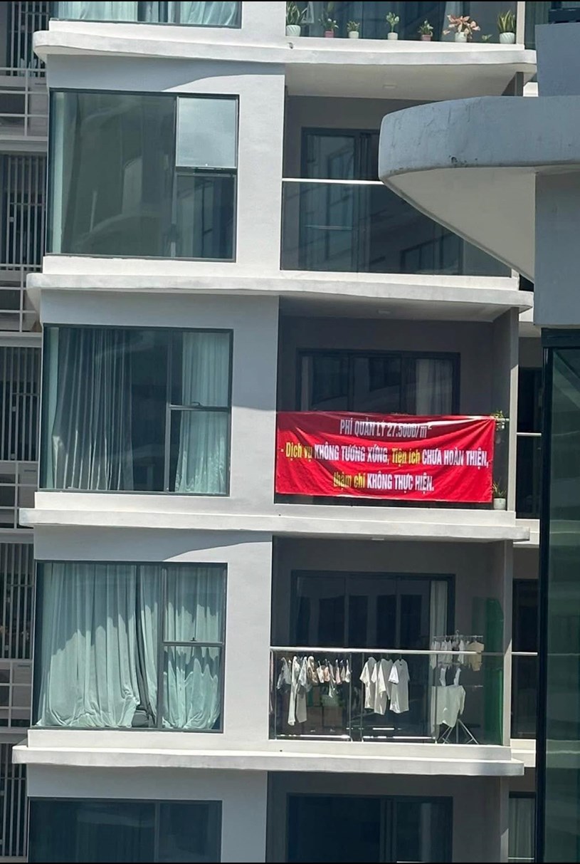 &#128204; Cư d&#226;n Celadon City căng băng r&#244;n phản đối ph&#237; quản l&#253; 27.500 đồng/m&#178;, n&#243;i dịch vụ kh&#244;ng tương xứng - Ảnh 1