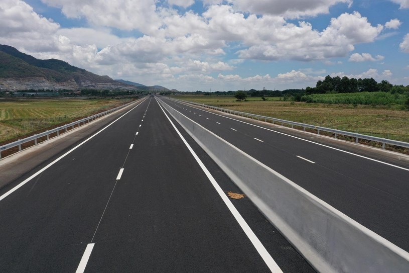 Cao tốc Bi&ecirc;n H&ograve;a &ndash; Vũng T&agrave;u l&agrave; tuyến kết nối quan trọng của v&ugrave;ng Đ&ocirc;ng Nam Bộ. (Ảnh: &Aacute;nh Dương)